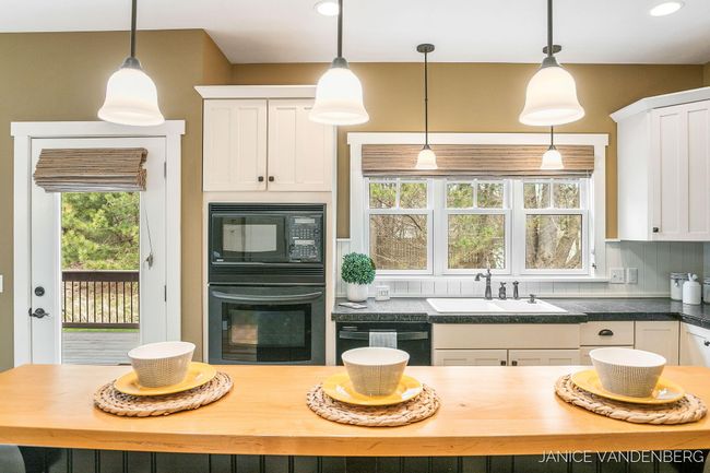 27-web-or-mls-3022-jamesway-ave | Image 14