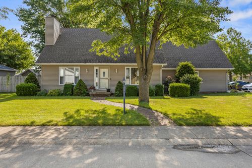101 Carriage Ct, Arthur, IL, 61911-1602 | Card Image