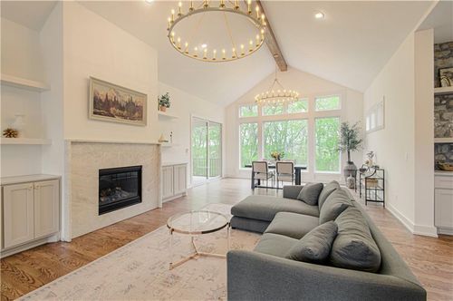 2150 Scenic View Dr, Riverside, MO, 64150-8716 | Card Image