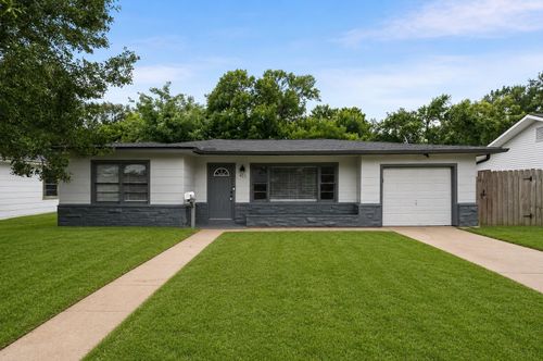 921 22nd Ave N, Texas City, TX, 77590-5629 | Card Image