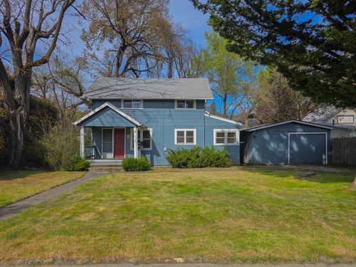 814 Nw C St, Grants Pass, OR, 97526-1819 | Card Image