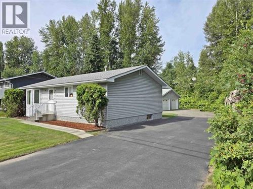 571 Perry St, Quesnel, BC, V2J1P1 | Card Image