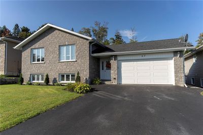 67 Oak Ave, House other with 5 bedrooms, 2 bathrooms and 6 parking in Petawawa ON | Image 1