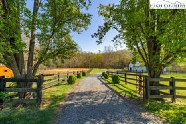 Driveway to​​‌​​​​‌​​‌‌​‌‌​​​‌‌​​‌‌​‌​​​​​‌ Barn | Image 8