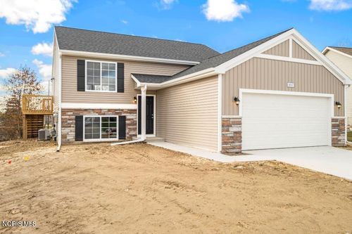 1051 Lakeside Lane, Oregon, OH, 43616 | Card Image