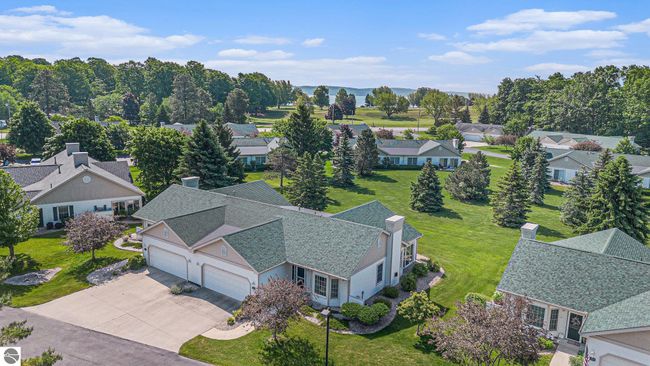 301 Golfview Ln, House other with 2 bedrooms, 2 bathrooms and null parking in Elk Rapids MI | Image 8