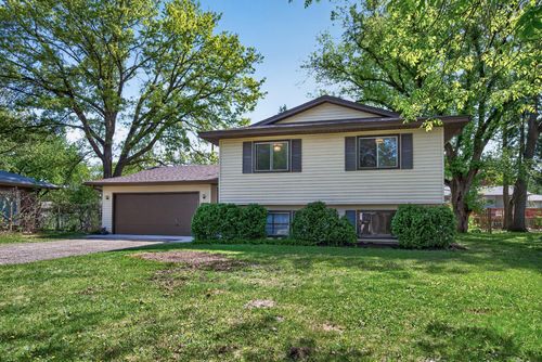 3054 Wilder St N, Roseville, MN, 55113-1215 | Card Image