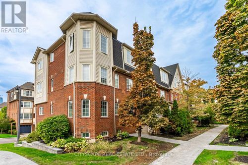 3-700 Neighbourhood Cir, Mississauga, ON, L5B0A6 | Card Image