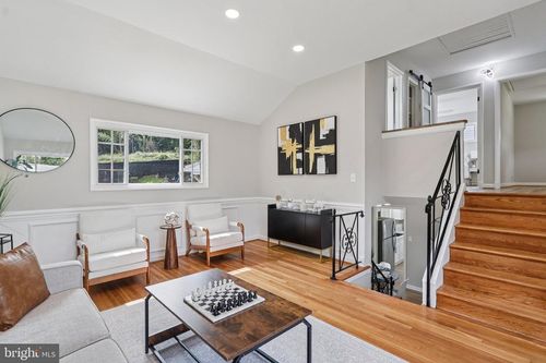 423 Saint Margarets Dr, CAPITOL HEIGHTS, MD, 20743-3229 | Card Image