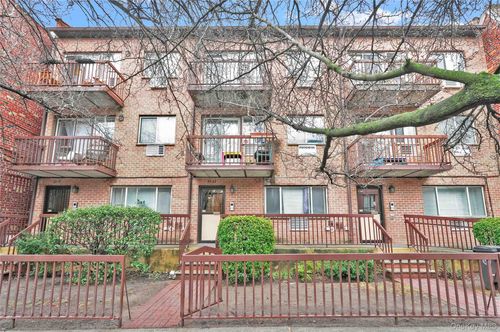 3111 30th St, Astoria, NY, 11106-2830 | Card Image