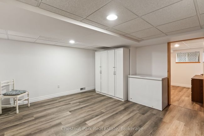 293 W Diamond Lake Rd, House other with 3 bedrooms, 2 bathrooms and 4 parking in Highland Grove ON | Image 48