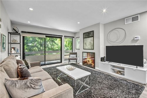 103-950 N Kings Rd, West Hollywood, CA, 90069-4322 | Card Image