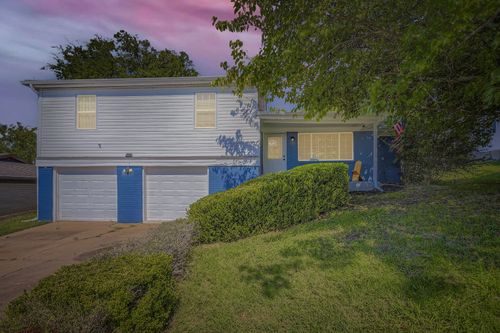 725 Pemberton Dr, White Settlement, TX, 76108-2902 | Card Image