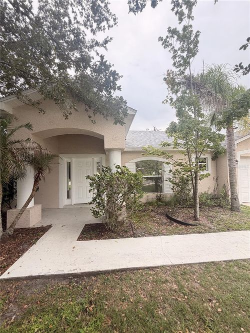 63 Richmond Dr, Palm Coast, FL, 32164-6562 | Card Image