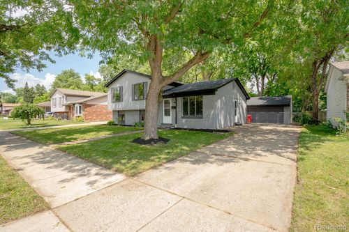 16655 Waterman Dr, Roseville, MI, 48066-3709 | Card Image