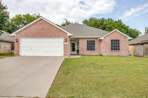 930 Heberle Dr, Burleson, TX, 76028-7496 | Card Image