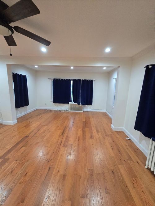 32 Chase St, Hempstead, NY, 11550-6608 | Card Image