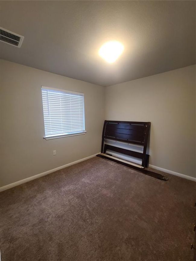 Carpeted empty room featuring baseboards | Image 6