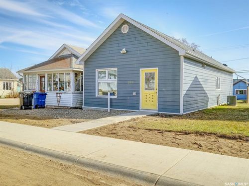 204 2nd Avenue W, Biggar, SK, S0K0M0 | Card Image
