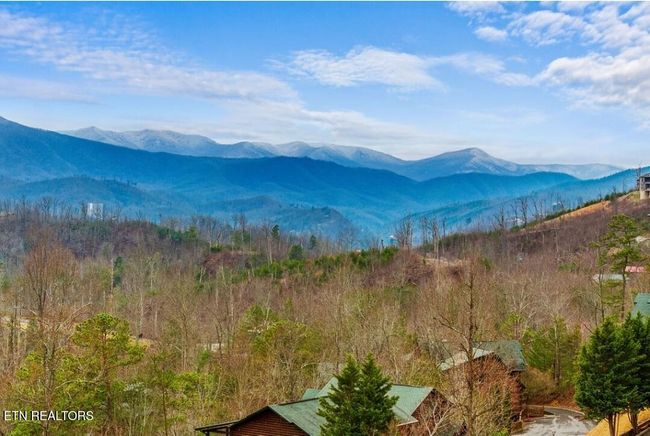 880 Great Smoky Way, House other with 4 bedrooms, 4 bathrooms and null parking in Gatlinburg TN | Image 44
