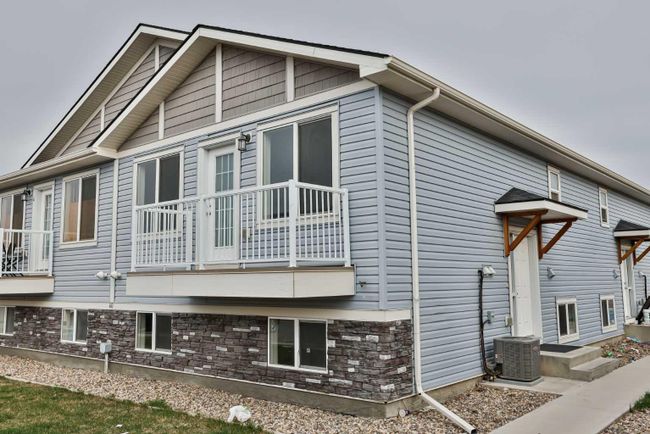 3 - 60 Cougar Cove N, Home with 3 bedrooms, 1 bathrooms and 1 parking in Lethbridge AB | Image 1