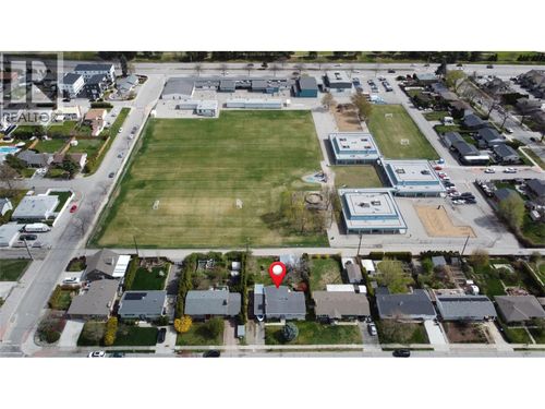 945 Kennedy St, Kelowna, BC, V1Y4E9 | Card Image
