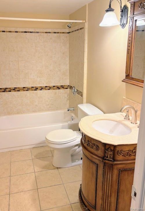 34617 Nancy St, Westland, MI, 48186-4394 | Card Image