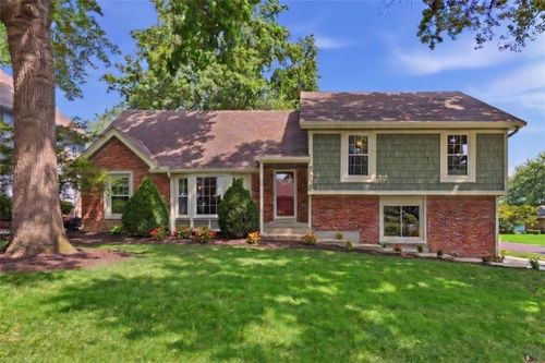 7500 W 98th Ter, Overland Park, KS, 66212-2348 | Card Image