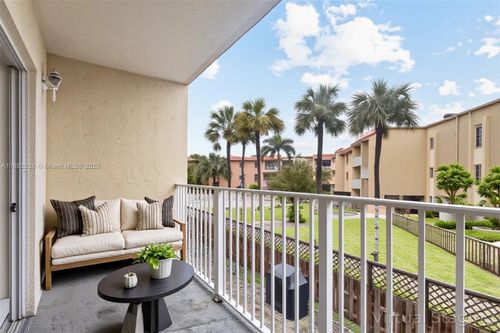 apt-213-5201 Geneva Way, Doral, FL, 33166-4661 | Card Image