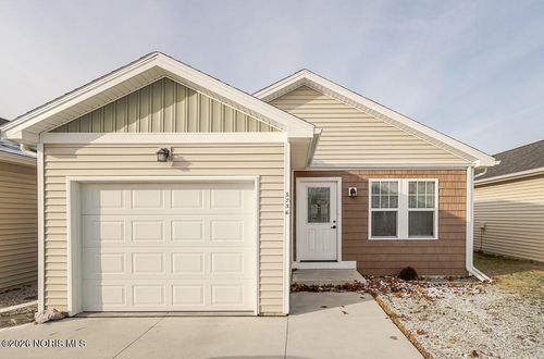 5736 Aurora Pl, Sylvania, OH, 43560-2576 | Card Image