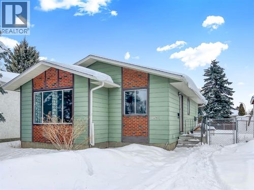 7329 99 St, Grande Prairie, AB, T8V4Y1 | Card Image