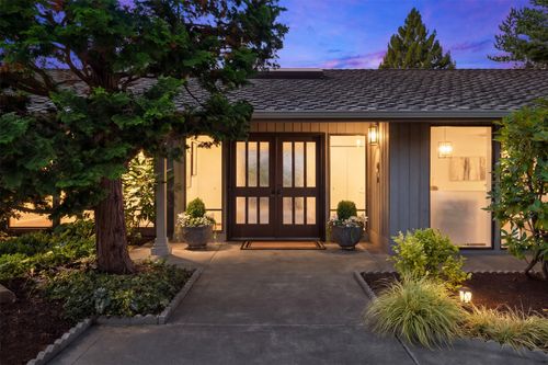2325 88th Ave Ne, Clyde Hill, WA, 98004-2404 | Card Image