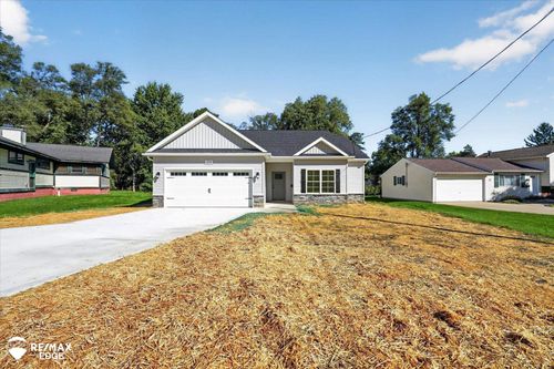 213 Mcfarland St, Grand Blanc, MI, 48439-1038 | Card Image