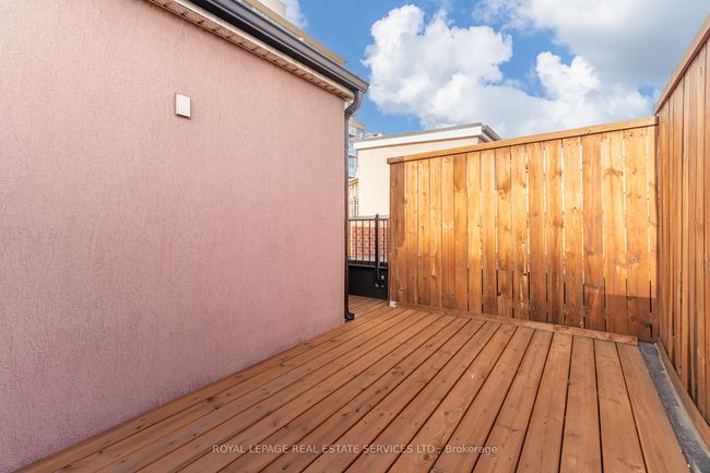 12 - 1968 Bloor St W, House attached with 3 bedrooms, 3 bathrooms and null parking in Toronto ON | Image 44