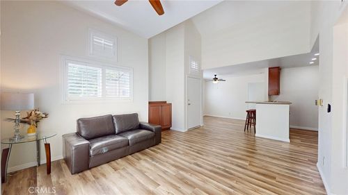 204-24420 Flaxwood Ln, Newhall, CA, 91321-4464 | Card Image