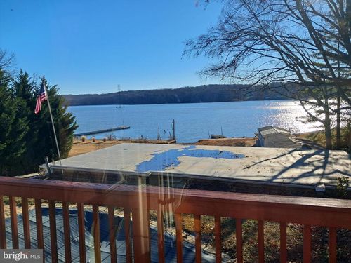 18306 Possum Point Rd, DUMFRIES, VA, 22026-2817 | Card Image