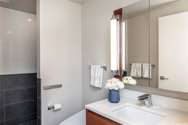 APT-1001 - 1108 Auahi St, Condo with 3 bedrooms, 3 bathrooms and 2 parking in Honolulu HI | Image 14