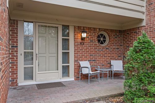 63 Barden Ct, Bloomfield Hills, MI, 48304-2703 | Card Image