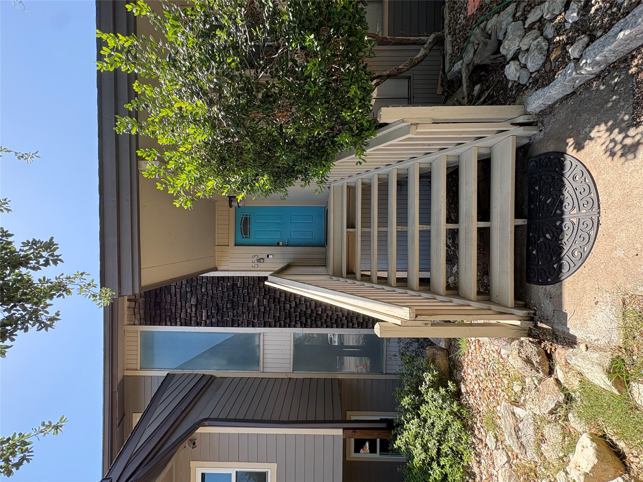 Residential Lease in Point Venture 2