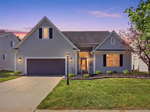 900 Cross St, Oxford, MI, 48371-3586 | Card Image
