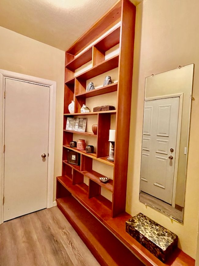Entry Way with shelving | Image 21