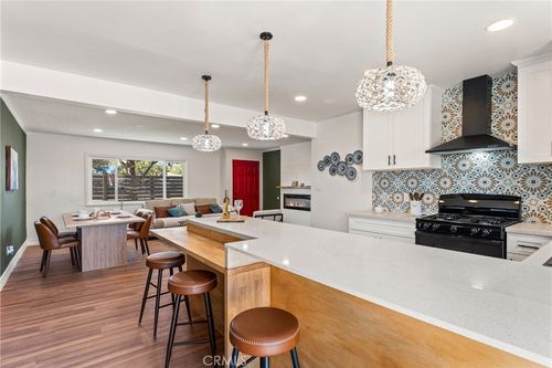 9925 Redwood Ave, Hesperia, CA, 92345-2945 | Card Image