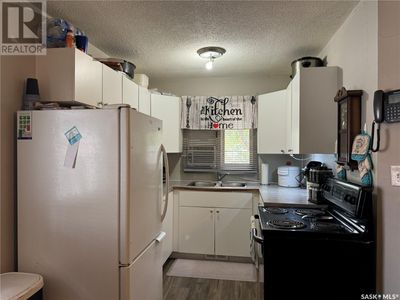 2104 Rothwell St, Home with 2 bedrooms, 1 bathrooms and null parking in Regina SK | Image 2