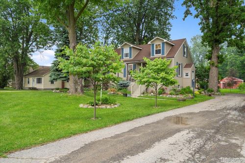 25757 Bell Rd, New Boston, MI, 48164-9225 | Card Image