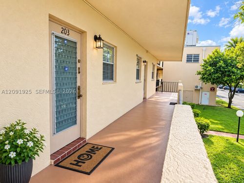 203-300 Berkley Rd, Hollywood, FL, 33024-1150 | Card Image