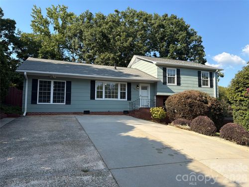 1030 Mclaughlin Dr, Charlotte, NC, 28212-7031 | Card Image