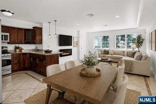 124 68th St, Guttenberg, NJ, 07093-3354 | Card Image