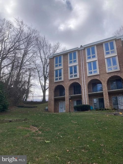 362-2601 Wagon Dr, ALEXANDRIA, VA, 22303-2613 | Card Image