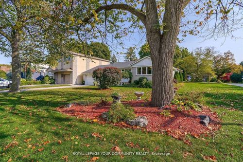 1 Yewfield Cres, North York, ON, M3B2Y4 | Card Image