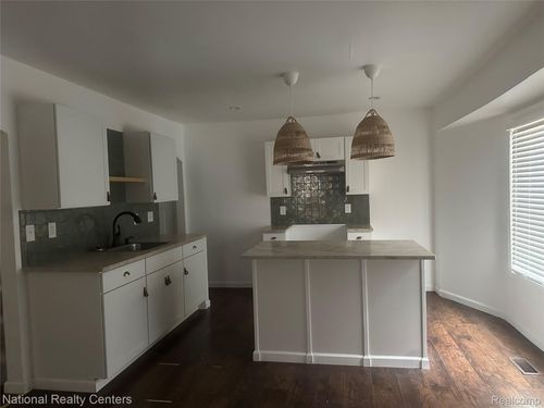 18462 Grandville Ave, Detroit, MI, 48219-2860 | Card Image